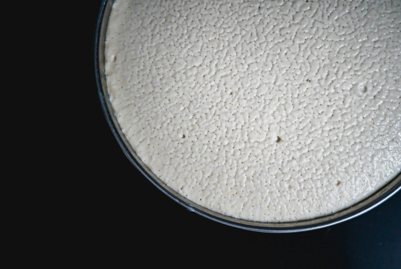 El rol de Saccharomyces cerevisiae en la expresión cromática del vino