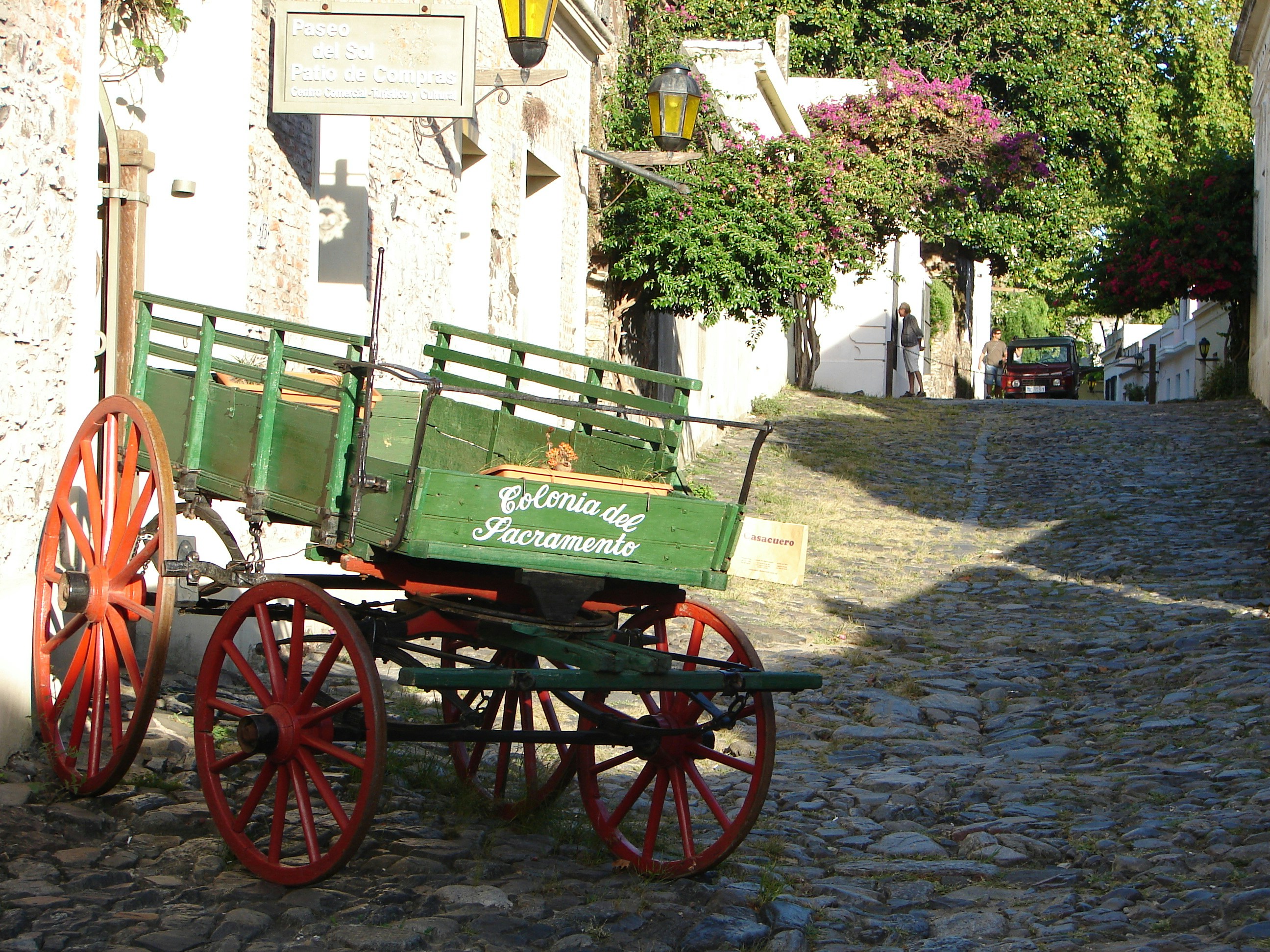 El primer vino del Plata: Colonia del Sacramento y los orígenes de la viticultura uruguaya